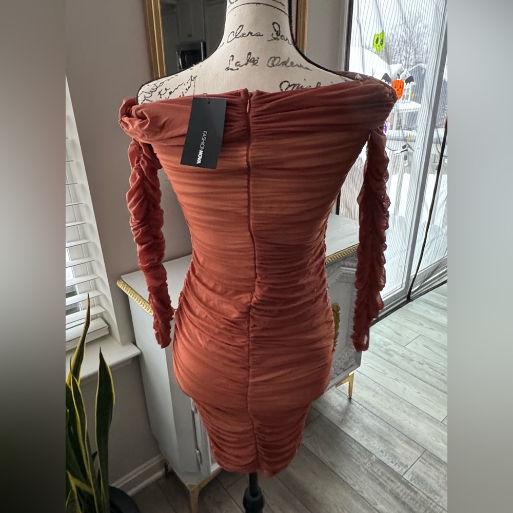 Ready in A ruched off shoulder midi dress. - Picture 8 of 12